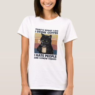 T-shirt Le chat mignon boit du café et connaît des choses