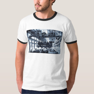 T-shirt Le chemin de fer grand de tronc fait des emplettes