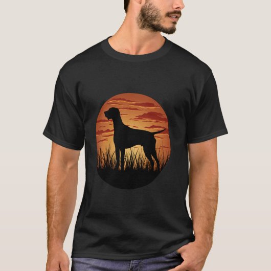 T-shirt Le chien Pointer de chasse silhouette contre le su (Devant)
