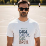 T-shirt Le Dadaïsme personnalisé du père à l'évolution bru<br><div class="desc">Funny Personalized Dad Shirt - Célébrez l'évolution hilarante de la paternité avec ce design ludique et moderne qui passe de "Dada" à "Bruh" approuvé par l'ado ultime. Avec une typographie en bloc audacieuse et en mauvais état dans un dégradé de tons masculins et terreux, ce design est à la fois...</div>