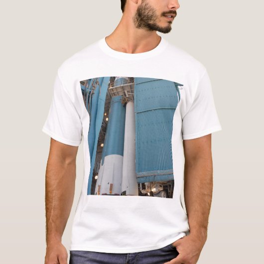 T-shirt Le deuxième moteur de fusée solide est déplacé dan (Devant)