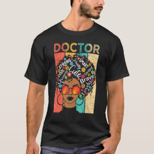 T-shirt Le Docteur Black Woman a un style coiffeur noir