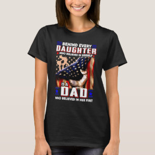 T-shirt Le Drapeau Américain Derrière Chaque Fille Est Un