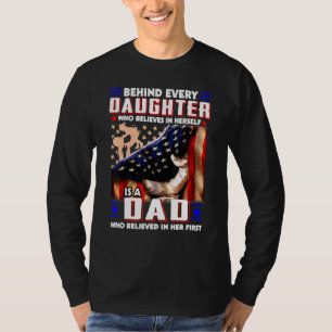 T-shirt Le Drapeau Américain Derrière Chaque Fille Est Un 