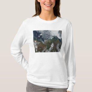 T-shirt Le fleuve Mackenzie vide dans la baie du Mackenzie