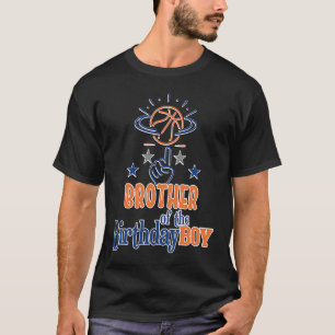 T-shirt Le frère de l'anniversaire de basket-ball de garço