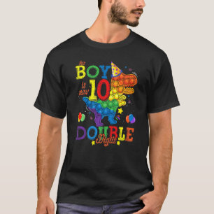 T-shirt Le garçon de jouet agité a maintenant 10 doubles c