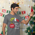 T-shirt Le Grinch | Tige puante<br><div class="desc">Les vacances ne seront pas complètes sans The Grinch ! COMMENT THE GRINCH STOLE CHRISTMAS est l'histoire classique d'une ville appelée Who-ville et comment l'esprit de Noël peut fondre même les coeurs les plus froids.</div>