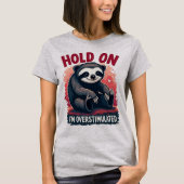 T-shirt Le "Hold On, I'm Overstiated" Sloth (Devant)