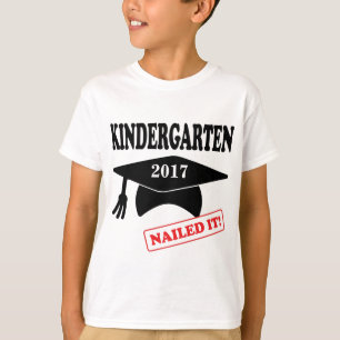 T-shirt Le jardin d'enfants l'a cloué - année personnalisé