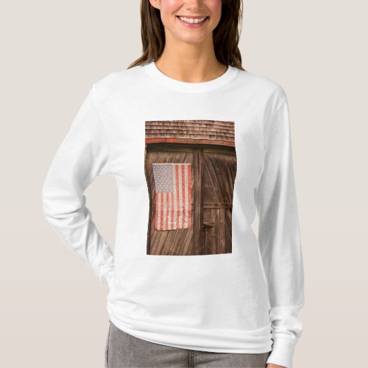 T-shirt Le Maine, drapeau américain fané sur la porte de (Devant)