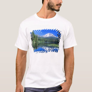 T-shirt Le mont Lassen s'élève au-dessus du lac Manzanita