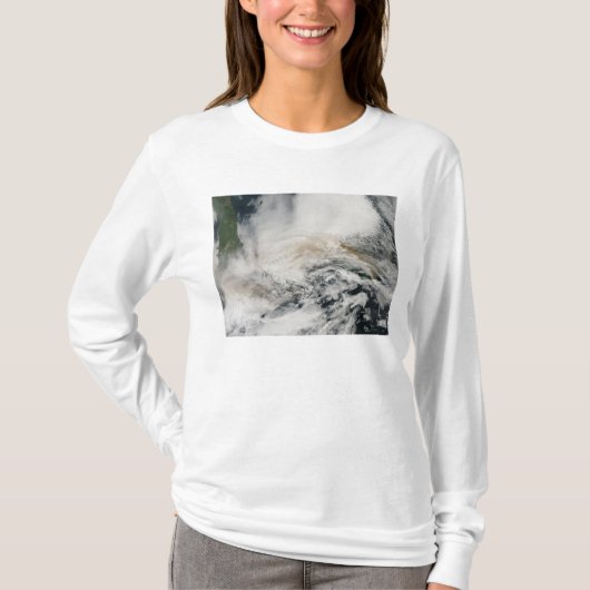 T-shirt Le pic de Sarychev traversant la mer d'Okhotsk (Devant)