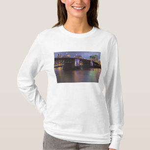 T-shirt Le pont Morrison au-dessus de la rivière Willamett