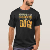 T-shirt Le Propriétaire De Chiens Derrière Chaque Femme Fo (Devant)