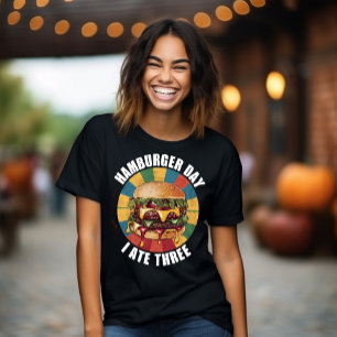 T-shirt Le puissant hamburger sur une plaque