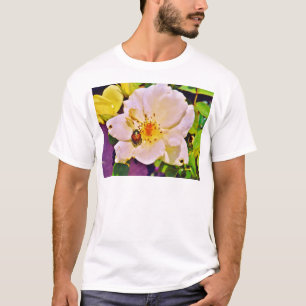 T-shirt Le scarabée japonais sur la rose blanche