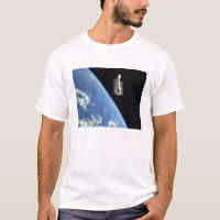 Le télescope spatial Hubble avec une terre bleue