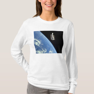 T-shirt Le télescope spatial Hubble avec une terre bleue