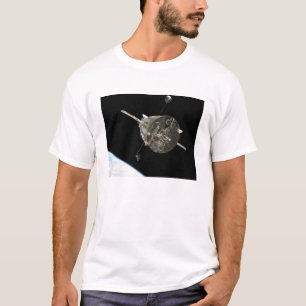 T-shirt Le télescope spatial Hubble en orbite au-dessus de