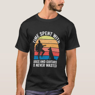 T-shirt Le temps passé avec les chiens et les guitares n'e