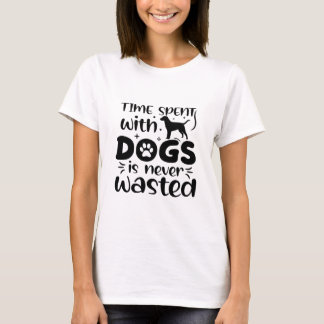 T-shirt Le temps passé avec les chiens n'est jamais perdu 