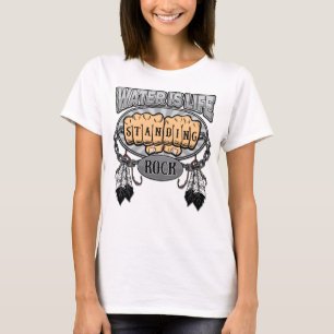 T-shirt L'eau debout de roche est des poings de la vie
