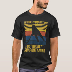 T-shirt L'École Est Importante, Mais Le Hockey Est Importa