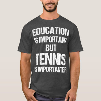 T-shirt L'éducation amusante est importante, mais le tenni