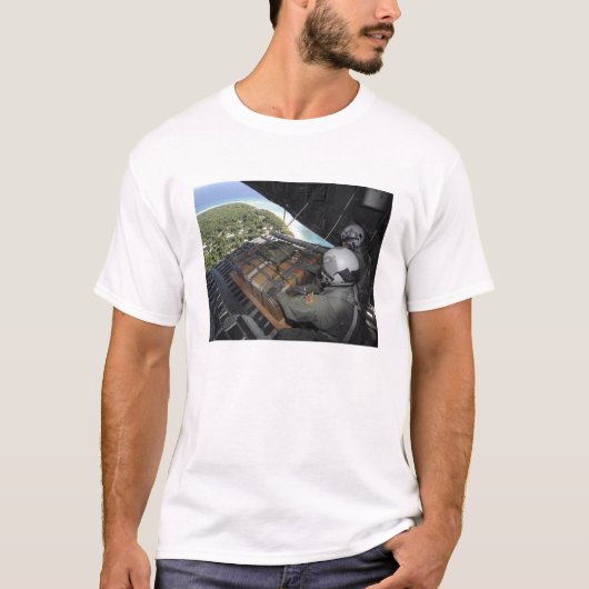 T-shirt Les aviateurs poussent une palette de biens donnés (Devant)