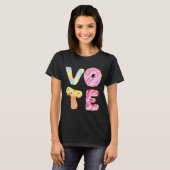 T-shirt Les beignets amusants et les bonbons aller voter (Devant entier)