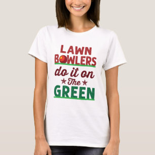 T-shirt Les Bowlers De Pelouse Le Font Sur Le Vert