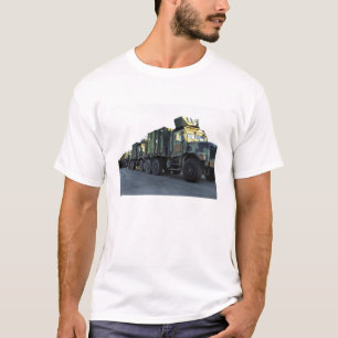 T-shirt Les camions blindés se reposent sur le pilier à