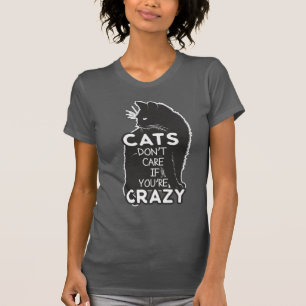 T-shirt Les chats amusants s'en fichent si tu es fou en tr