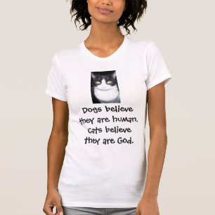 T-shirt Les chiens croient qu'ils sont humains. Les chats