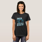T-shirt Les données ne dorment jamais Ingénieur de données (Devant entier)
