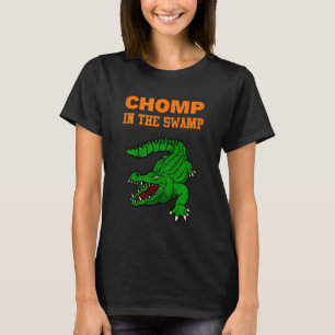 T-shirt Les Enfants Chomp Dans Le Porteur De Marécage
