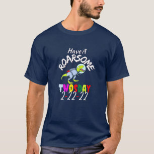 T-shirt Les Enfants Ont Un Gros Jour 2-22-22 Dinos Twos Da