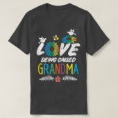 T-shirt Les Femmes Aiment Être Appelée Grand-Mère Fleur Mè (Design devant)