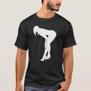 T-shirt Les Femmes Dans Les Talons Élevés Se Brisent Sur L