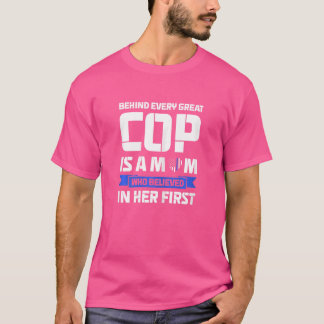 T-shirt Les Femmes Derrière Chaque Grand Policier, C'Est U