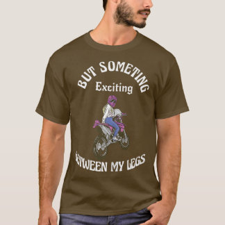 T-shirt Les Femmes Mettent Quelque Chose D'Excitant Entre