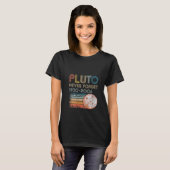 T-shirt Les femmes Pluto n'oublient jamais (Devant entier)