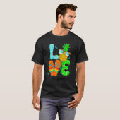 T-shirt Les flipflops d'ananas aiment la femme d'été (52) (Devant entier)