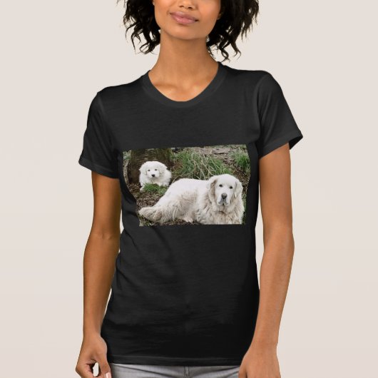 T-shirt Les Grands Pyrénées poursuivent et chiot (Devant)
