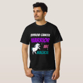T-shirt Les guerriers du cancer du thyroïde sont magiques (Devant entier)