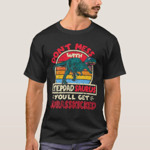 T-shirt Les hommes ne font pas de mal avec Stepdad Saurus