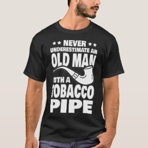 T-shirt Les hommes ne sous-estiment jamais un vieil homme