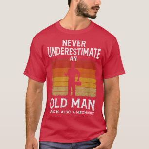 T-shirt Les Hommes Ne Sous-Estiment Jamais Un Vieux Homme