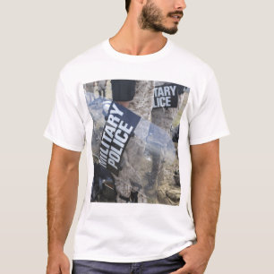 T-shirt Les marines et les marins des USA mettent le tenue